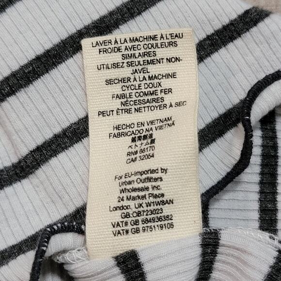 Free People We the Free Good Find Striped Bell Sleeve Shirt Size Medium Ruffle - Picture 6 of 8